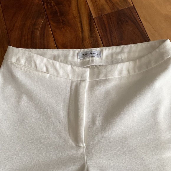 White wide leg pants. With zipper and clasp. - Picture 4 of 4